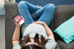 pregnant woman researches pelvic vein thrombosis
